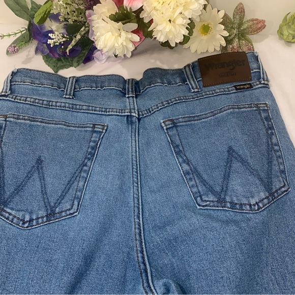 Wrangler Other - Wrangler Blue Regular Fit Jeans Classic Style